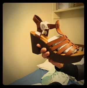 New Brown leather heels